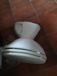 Wc školjke s pokrovom in kotličkom
