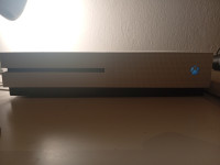 xbox one + rdr2 + fc24 + DARILO polnilna postaja za baterije