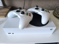 XBOX SERIES S (512GB SSD) + 2 x  kontroler