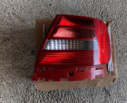 A4 zadaj desno AUDI desna zadnja 441-1933R-ue sedan