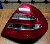 Mercedes E class W211 zadnja D luč originalna