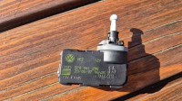 Motor za nastavitev višine žarometov 5P0 941 295