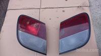 Nissan Almera zadnja luč luči leva desna na havbi žaromet