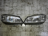 Opel Zafira 1.6 16V prednji žarometi