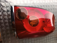 TOYOTA  Avensis luči originalna