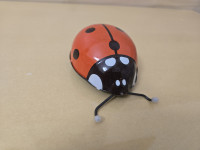 Igrača: pikapolonica pločevinasta vintage