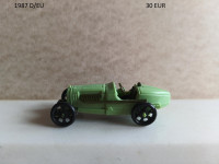 KINDER SURPRISE AVTOMOBILČEK