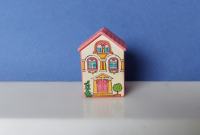 KINDER SURPRISE BARVICE V HIŠKI