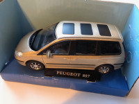 Peugeot 807 Beige Metall - 1:43 Cararama