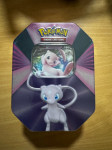 Pokémon TCG Mew V tin škatla – original zapakirana
