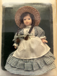 Porcelanasta punčka (15cm, nova)