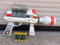 Stara igrača na baterije brzostrelka Turboranger BANDAI Gun 1989
