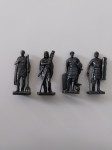 Stara Kinder figurica kovinska - serija vojak Roman rimljan