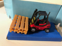 Viličar z dvema paletama - 1:43 Cararama