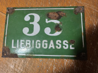 EMAJLIRANA TABLICA, HIŠNA ŠTEVILKA