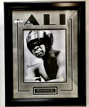 Muhammad Ali - uokvirjena memorabilia (36.50 x 46.50 cm)