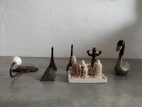 Različni dekorativni izdelki obešalnik, figure, piramida,...