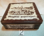 Razne pločevinaste škatle in škatlice