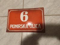 VINTAGE EMAJLIRANA TABLICA - HIŠNA ŠTEVILKA ,PIONIRSKA ULICA