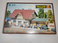 Maketa postaje železnica H0 Faller B-97