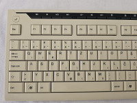 tipkovnica FUJITSU podobna prenosnikom kot NOVA