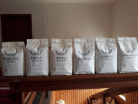 Različne vrste mok in razna žita v zrnju