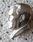Značka Josip Broz Tito doprsni kip srebrna večji format