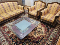 Stilska sofa i dvije fotelje