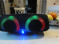 BUFER PREDVAJALNIK NA USB KLJUČEK Z BARVNIMI EFEKTI