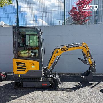 Mini bager SDJK JKW18 1800KG z zaprto kabino