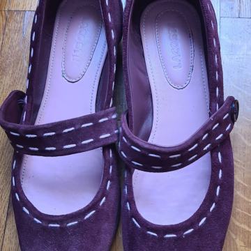 žametne balerinke Lacoste, št. 40