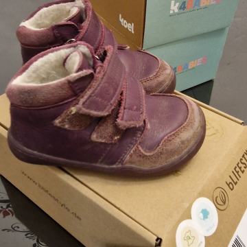 Bosonoga obutev Koel in Blifstyle št. 22 in 21 (širši podplat -"W")