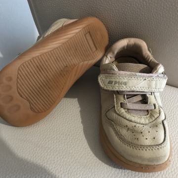 Dekliški bosonogi čevlji Primigi št. 25