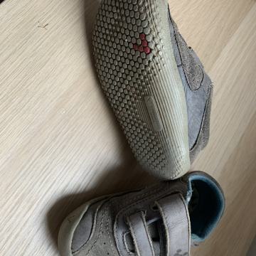 Vivobarefoot 25
