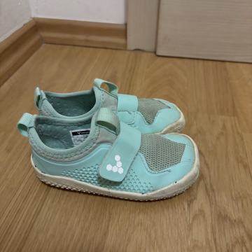 Vivobarefoot superge 24