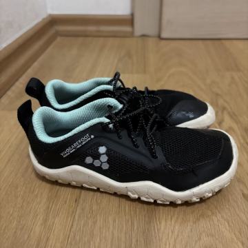 Vivobarefoot superge 25