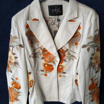 NOV JEANS BLAZER Z VEZENINO IN ETIKETO A.B.S. 36/38