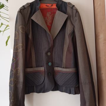 ST MARTINS NOV ČRTAST BLAZER/SUKNJIČ L