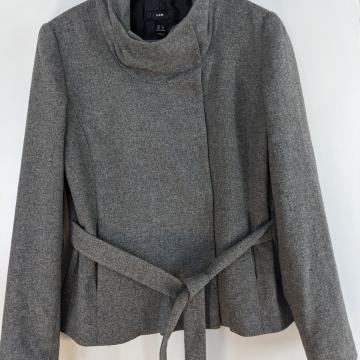 Ženska podložena jakna H&M št 44