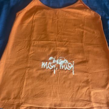 NOSEČNIŠKA MAJICA BREZ ROKAVOV ORANŽNA ŠT. 40