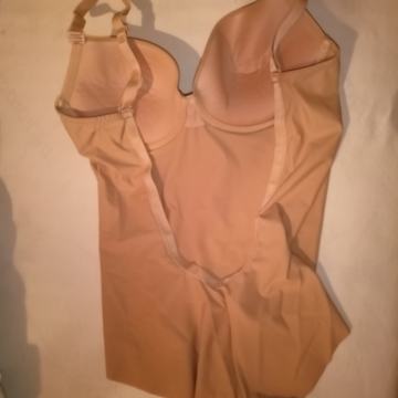 Bodi z odprtim hrbtom vel. 40