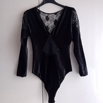 Selene črno čipkast velvet body  S