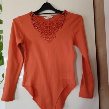 VEZENINE BLED ORANŽEN BODI S ČIPKO 38