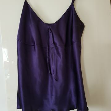 VIJOLČEN SATENAST TOP 38