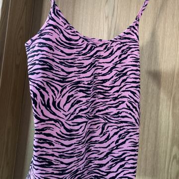 Ženska majica brez rokavov.