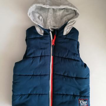 Brezrokavnik s kapuco, vel. 80