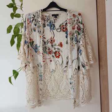 NEW LOOK LONDON NOV CVETLIČNI ČIPKAST DOLG BOLERO S