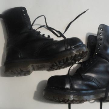 BULERJI  DR.MARTENS ŠT.38 - MADE IN ENGLAND