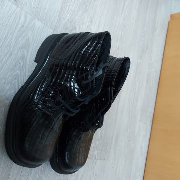 DR. Martens bulerji št. 10