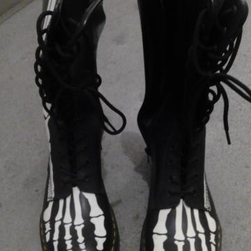 Dr. Martens SKELLY FOOT št. 42